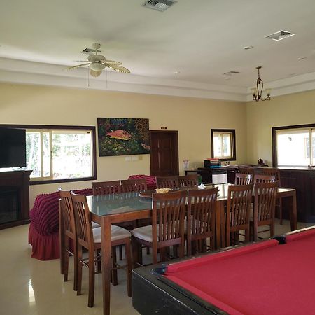 Seaside Chateau Resort Belize City Exterior foto