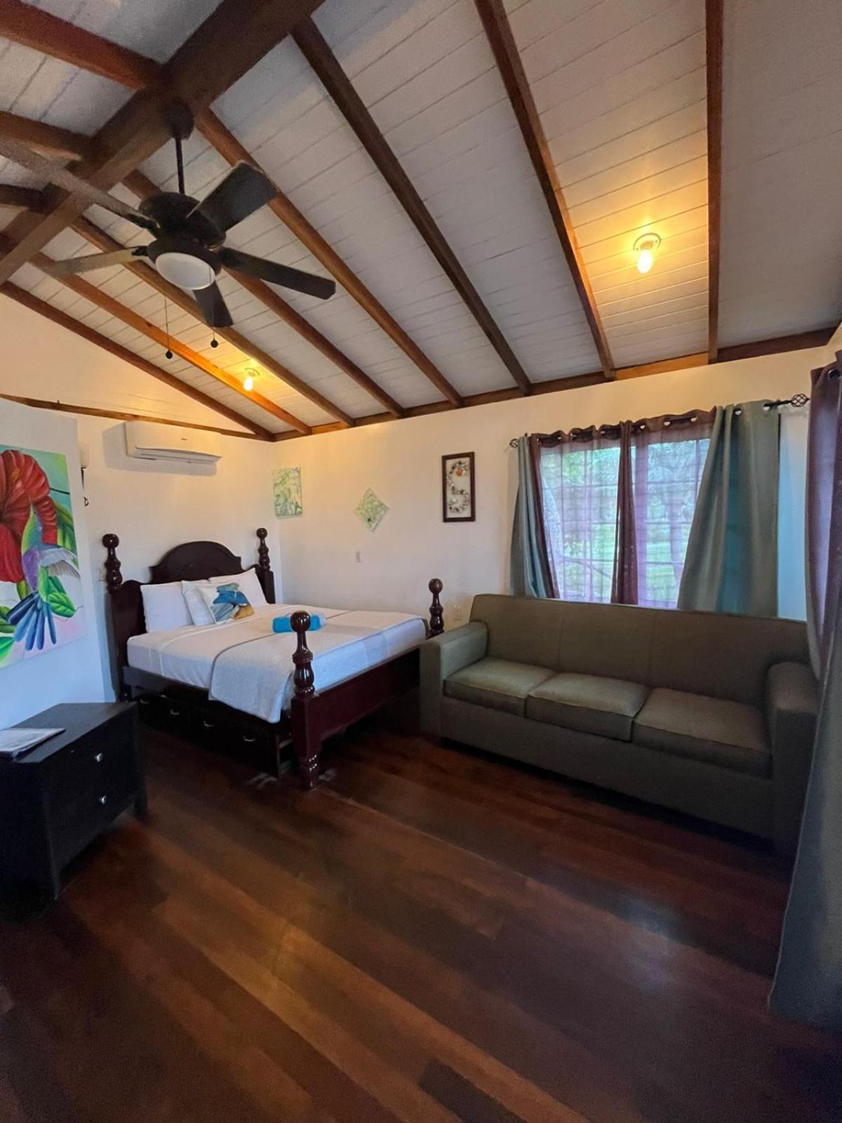 Seaside Chateau Resort Belize City Exterior foto