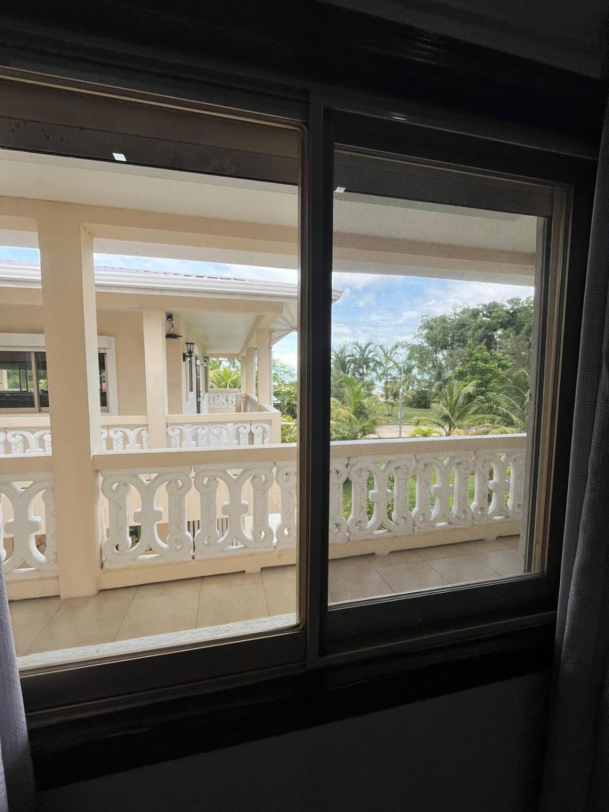 Seaside Chateau Resort Belize City Exterior foto