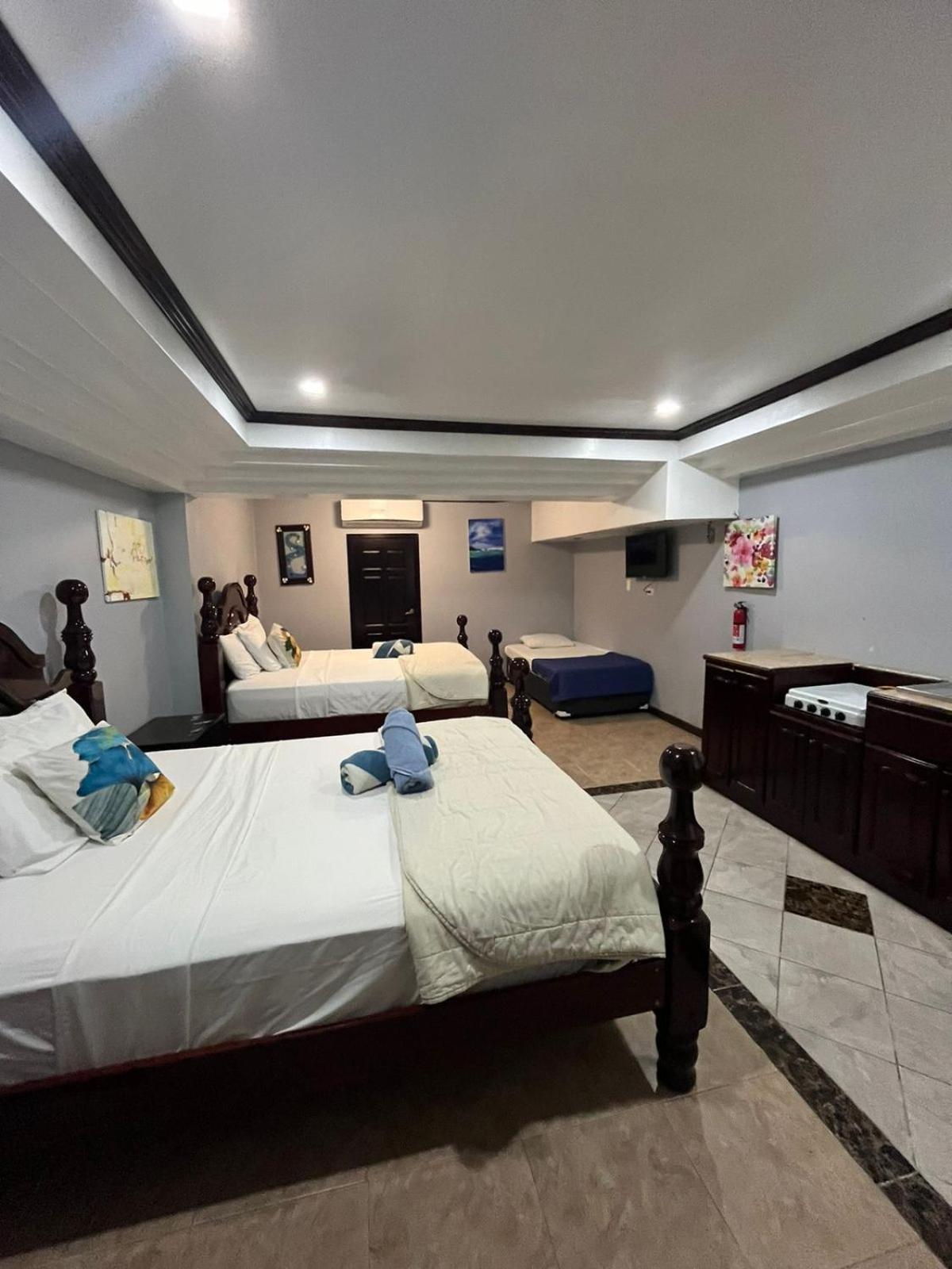 Seaside Chateau Resort Belize City Exterior foto