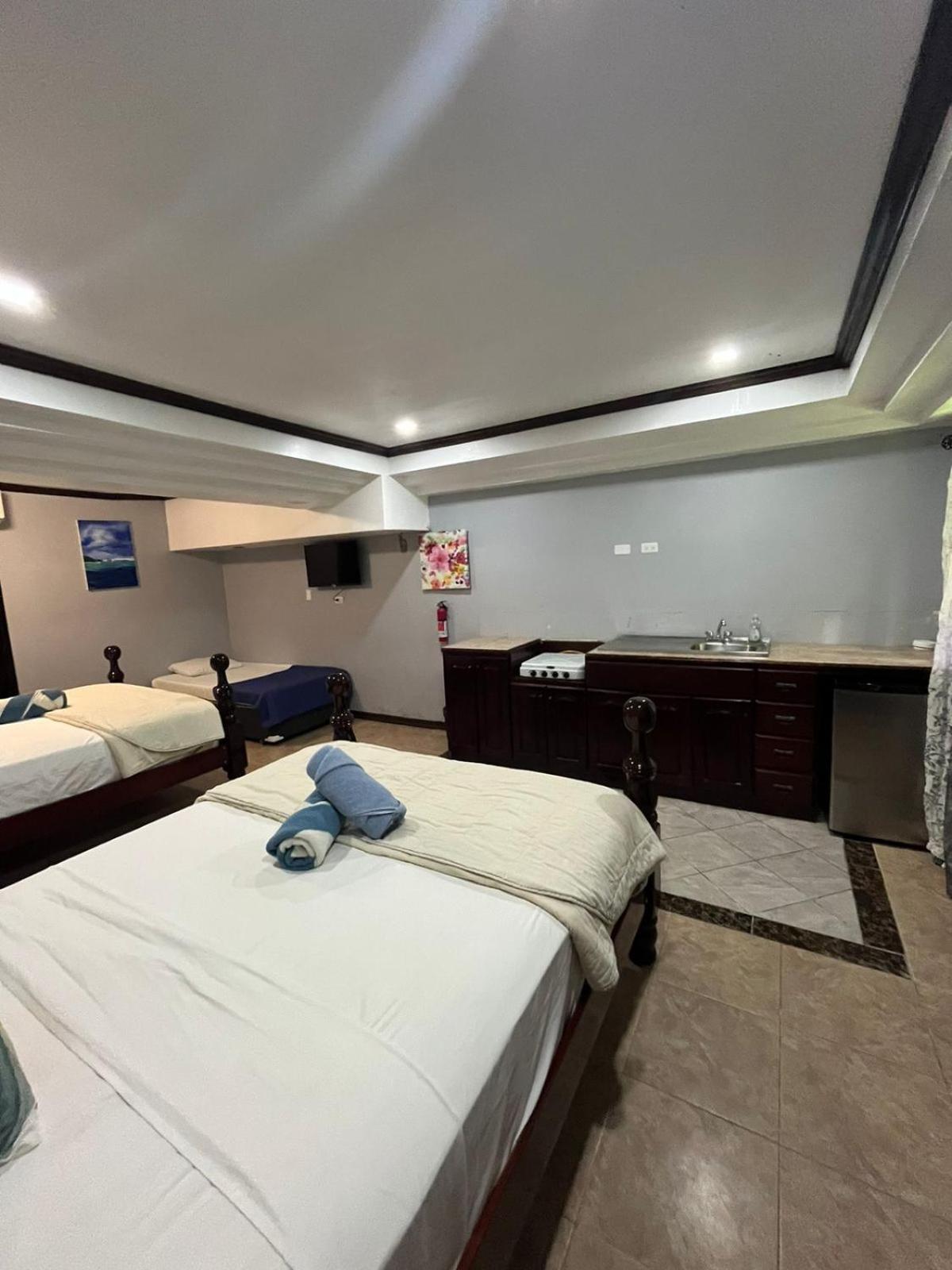 Seaside Chateau Resort Belize City Exterior foto