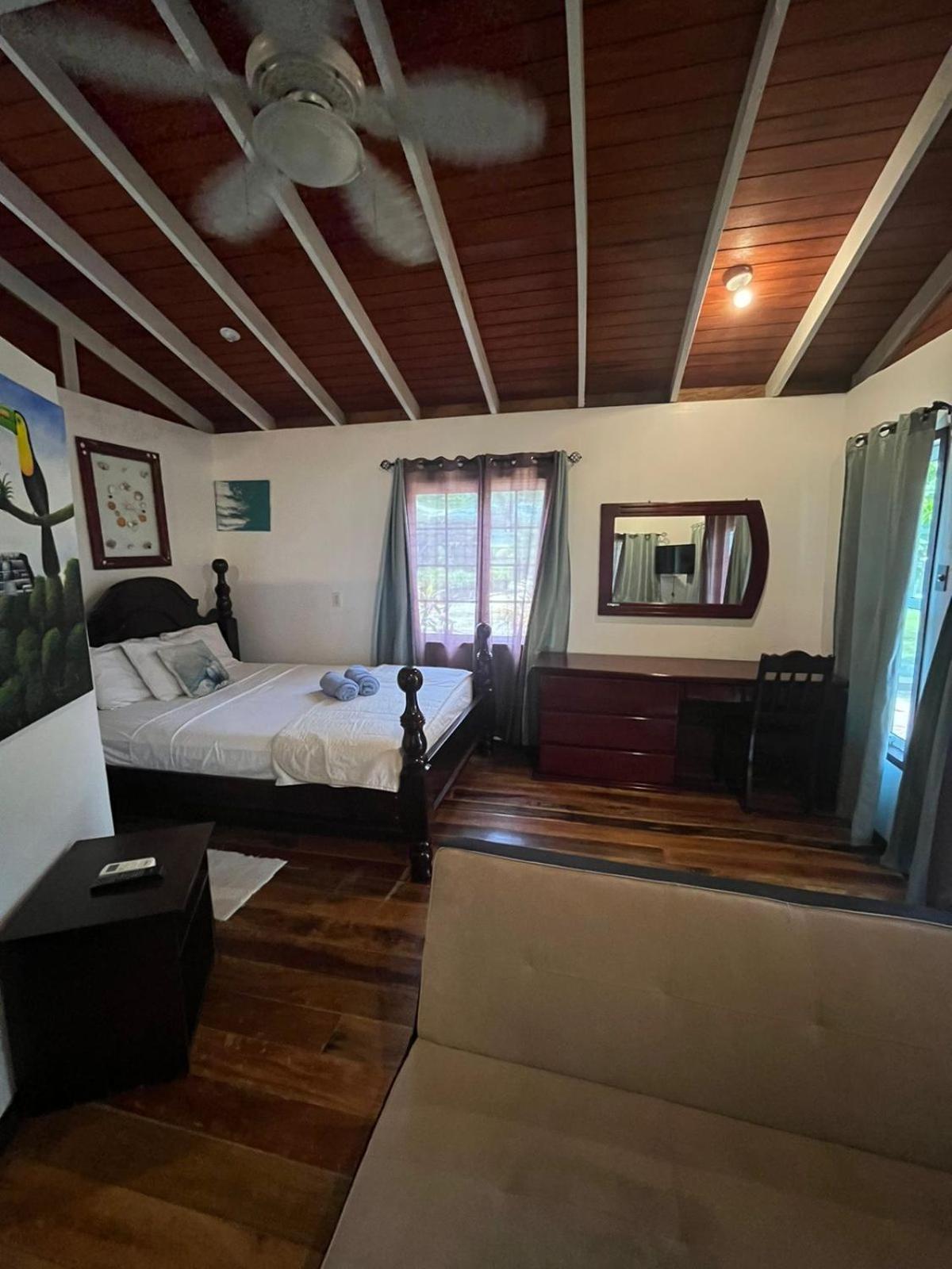 Seaside Chateau Resort Belize City Exterior foto