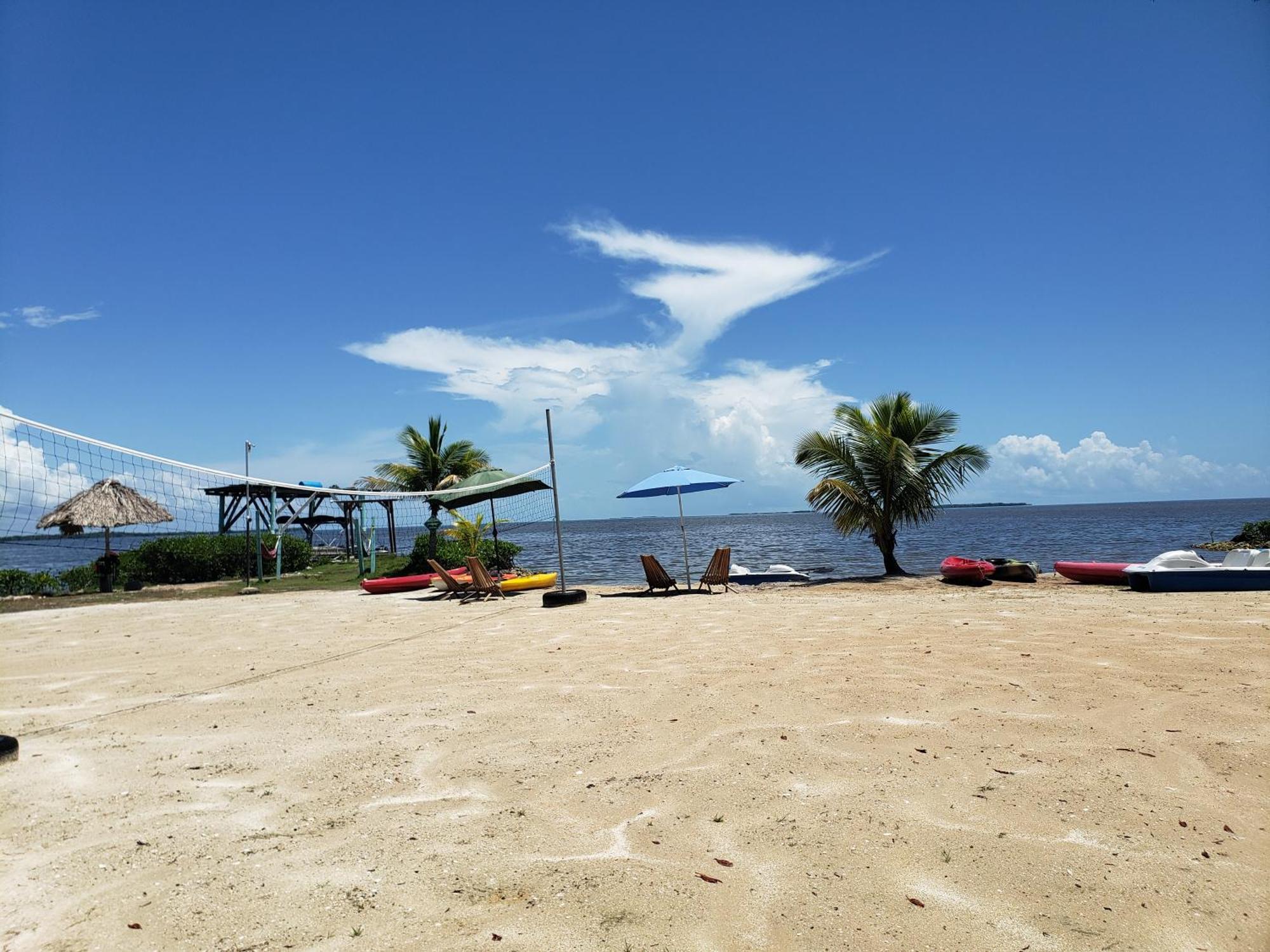 Seaside Chateau Resort Belize City Exterior foto